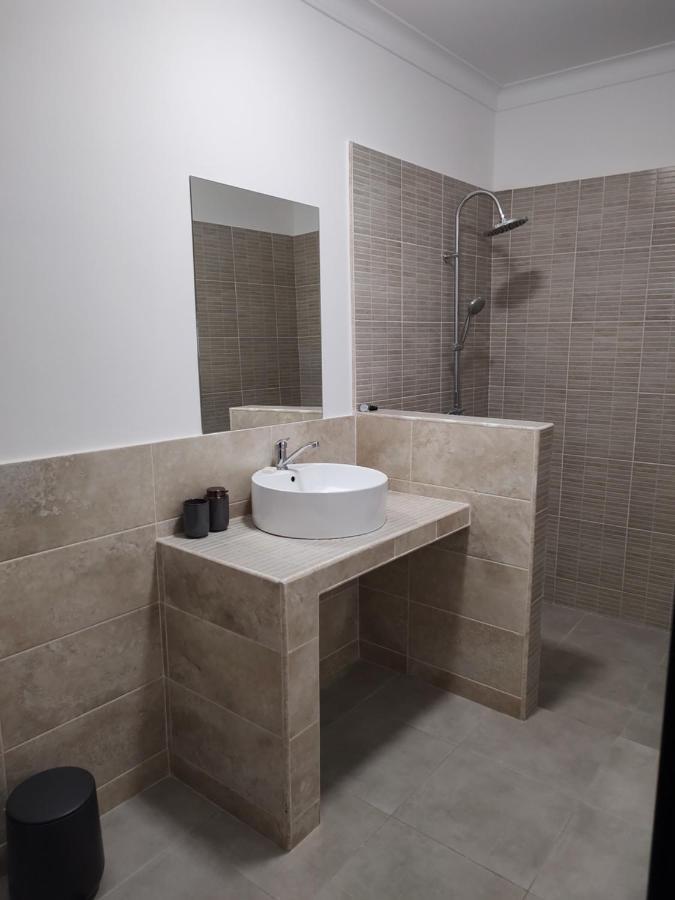 Central Apartment With 2 Bedrooms And 2 Bathrooms Oradea Luaran gambar