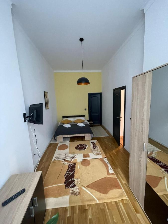 Central Apartment With 2 Bedrooms And 2 Bathrooms Oradea Luaran gambar