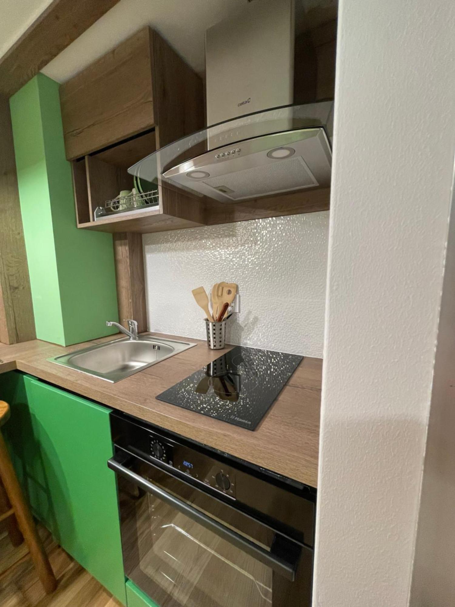 Central Apartment With 2 Bedrooms And 2 Bathrooms Oradea Luaran gambar